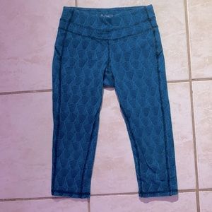 Teal patterned capri workout leggings.